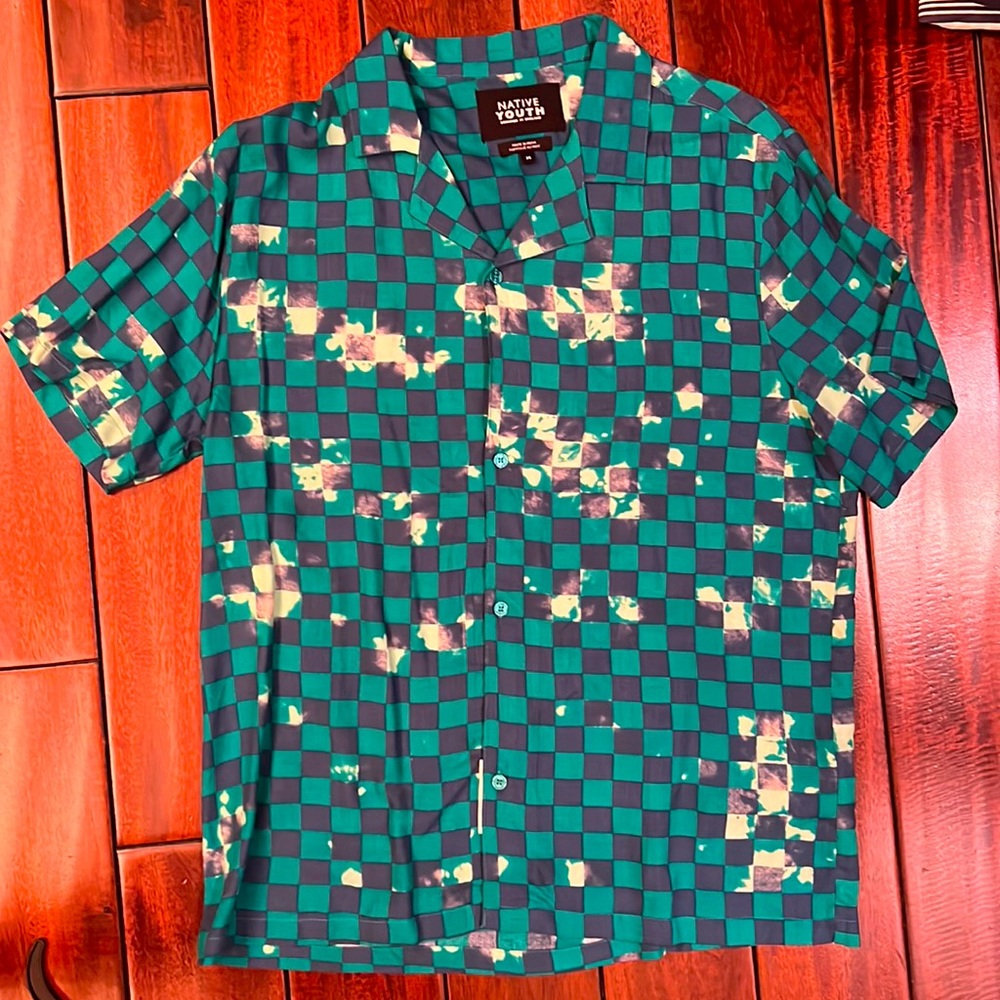 Native Youth Mens Green Distressed Plaid Button Up